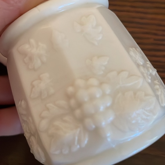 Vintage Milk Glass Westmoreland Grape Design Oil & Vinegar Cruet with Stopper - Picture 11 of 14